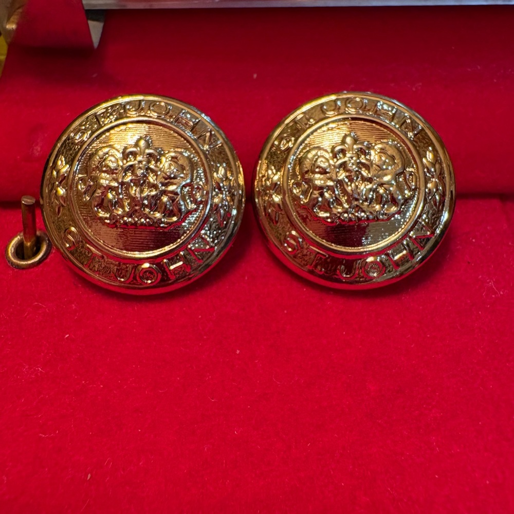 St. John Knit Gold Crest Buttons ♥️ Set of 2